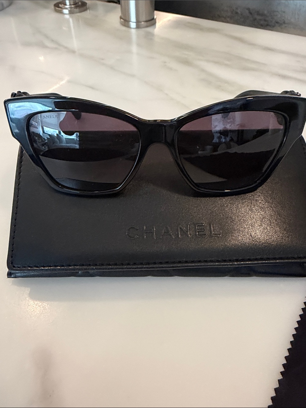 CHANEL Black Rectangular Sunglasses with Crystal CC Emblem - Picture 3 of 6